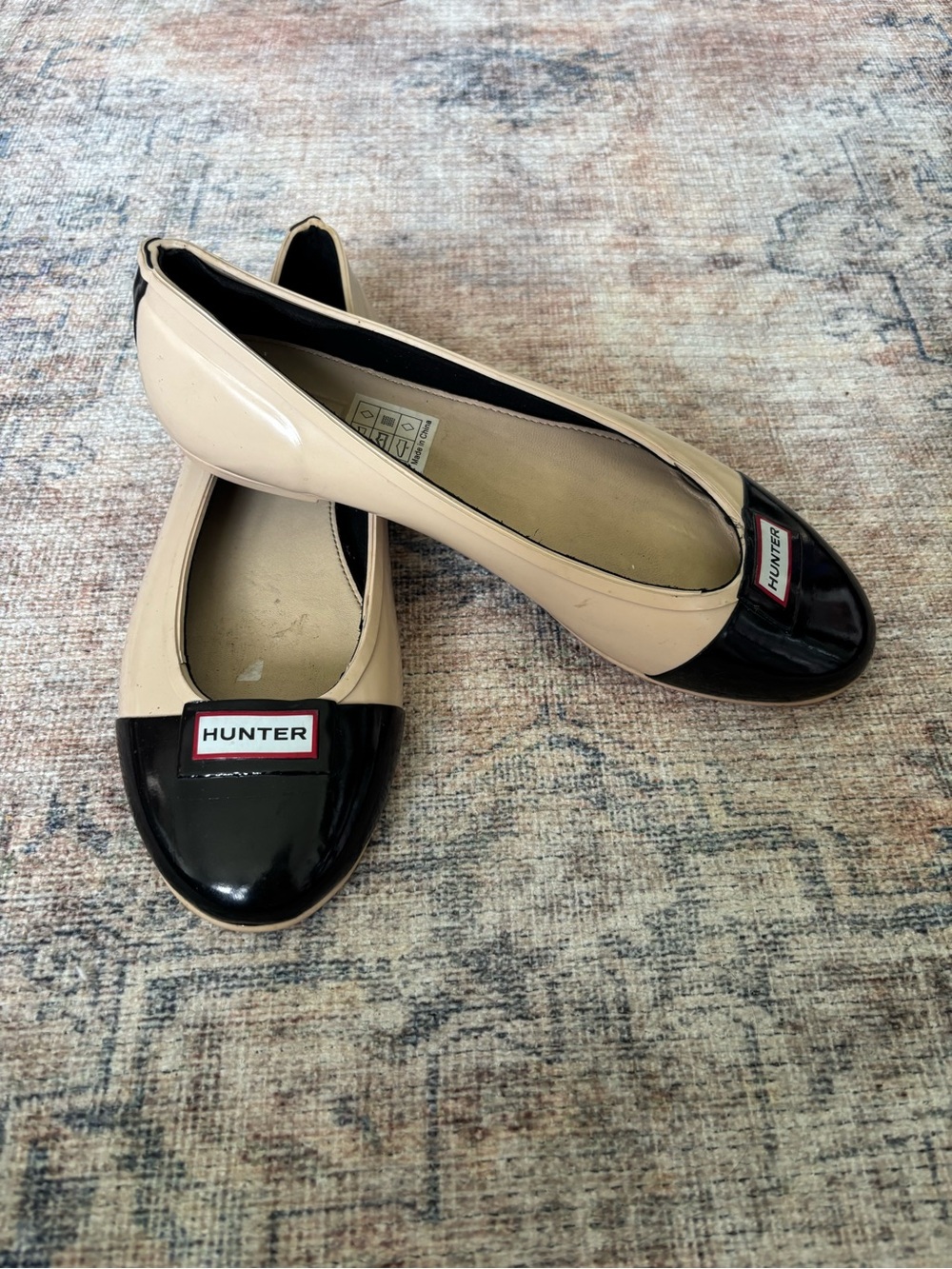 Hunter Two-Tone Beige and Black Cap-Toe Ballet Flats - Picture 6 of 16